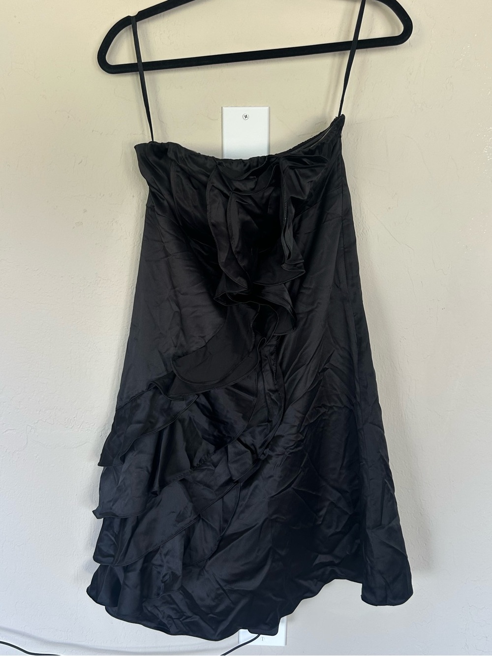 The LIMITED EVENT BLACK STRAPLESS RUFFLED TUBE DRESS sz 2 (1661)